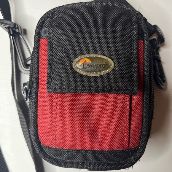 Lowepro Z5 Camera Pouch Carrying Case Black/Burgundy Great Pre-Owned Condition - Picture 1 of 11